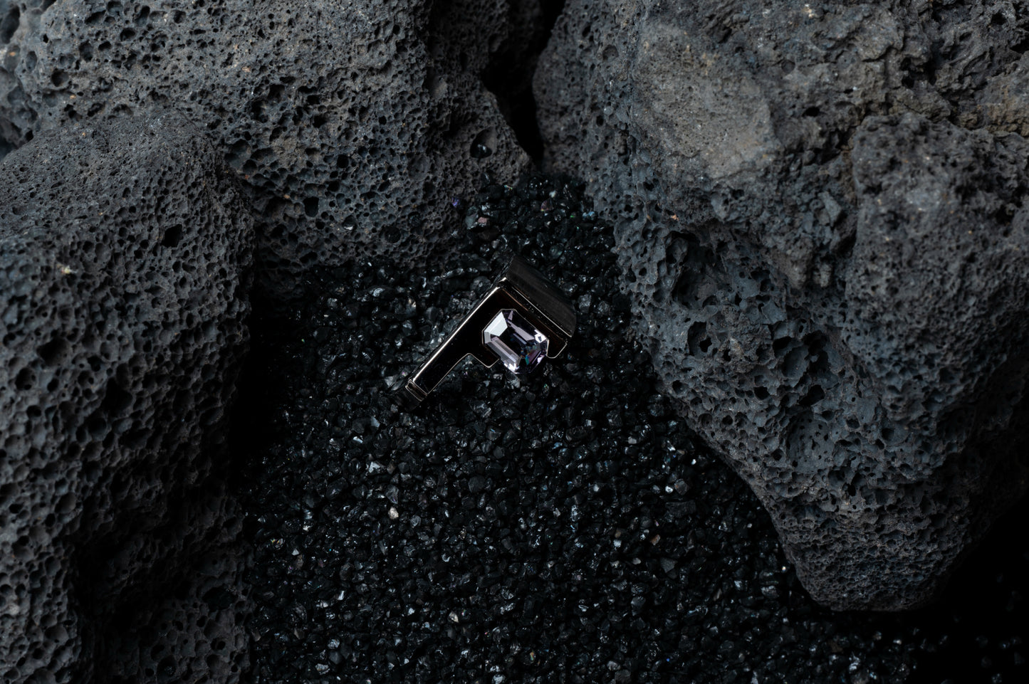 Feng | Gold Drawing Spinel Ring