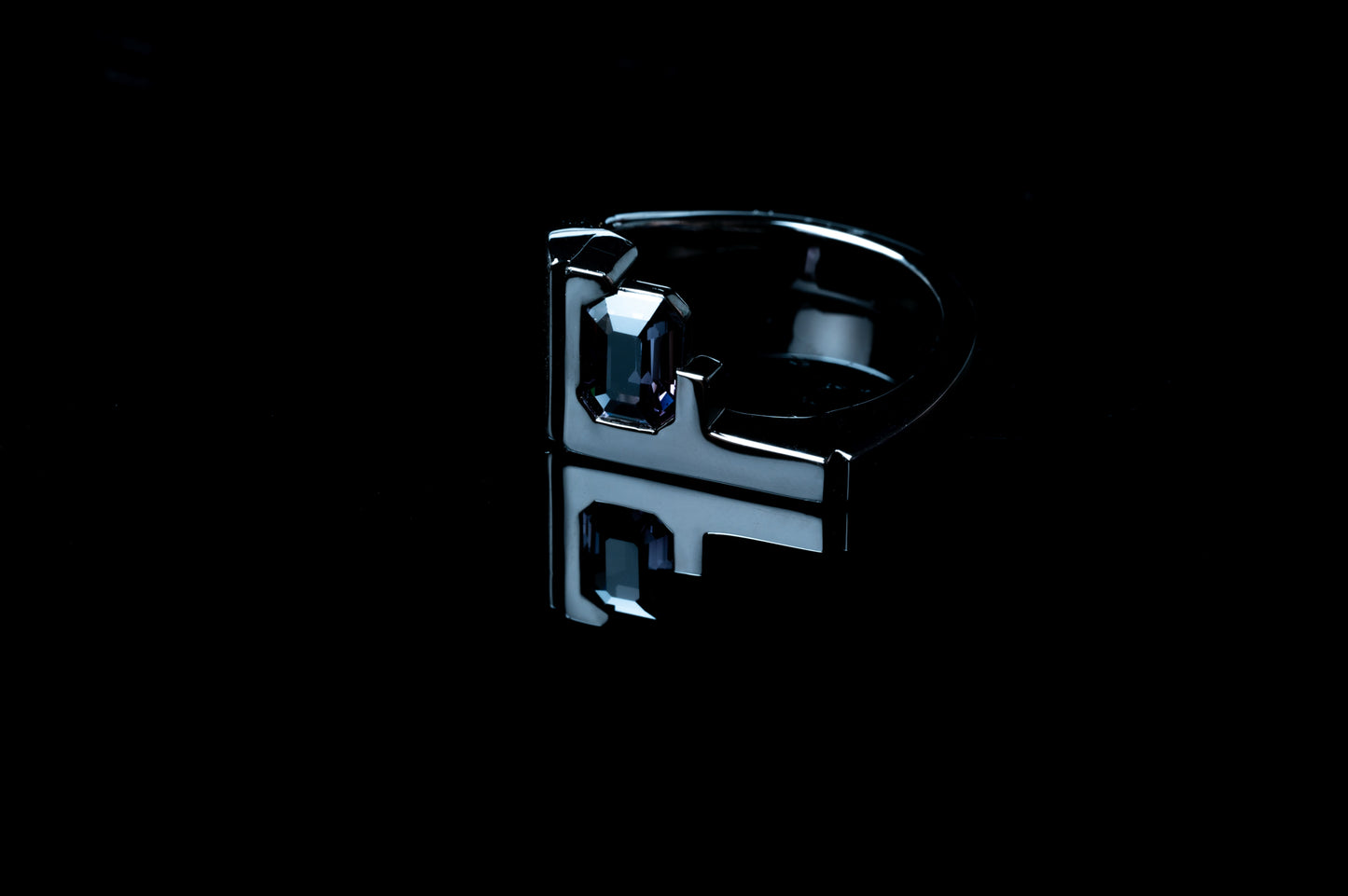 Feng | Gold Drawing Spinel Ring