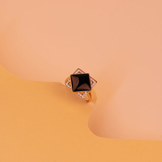 Black And White - 18K Gold Onyx Ring
