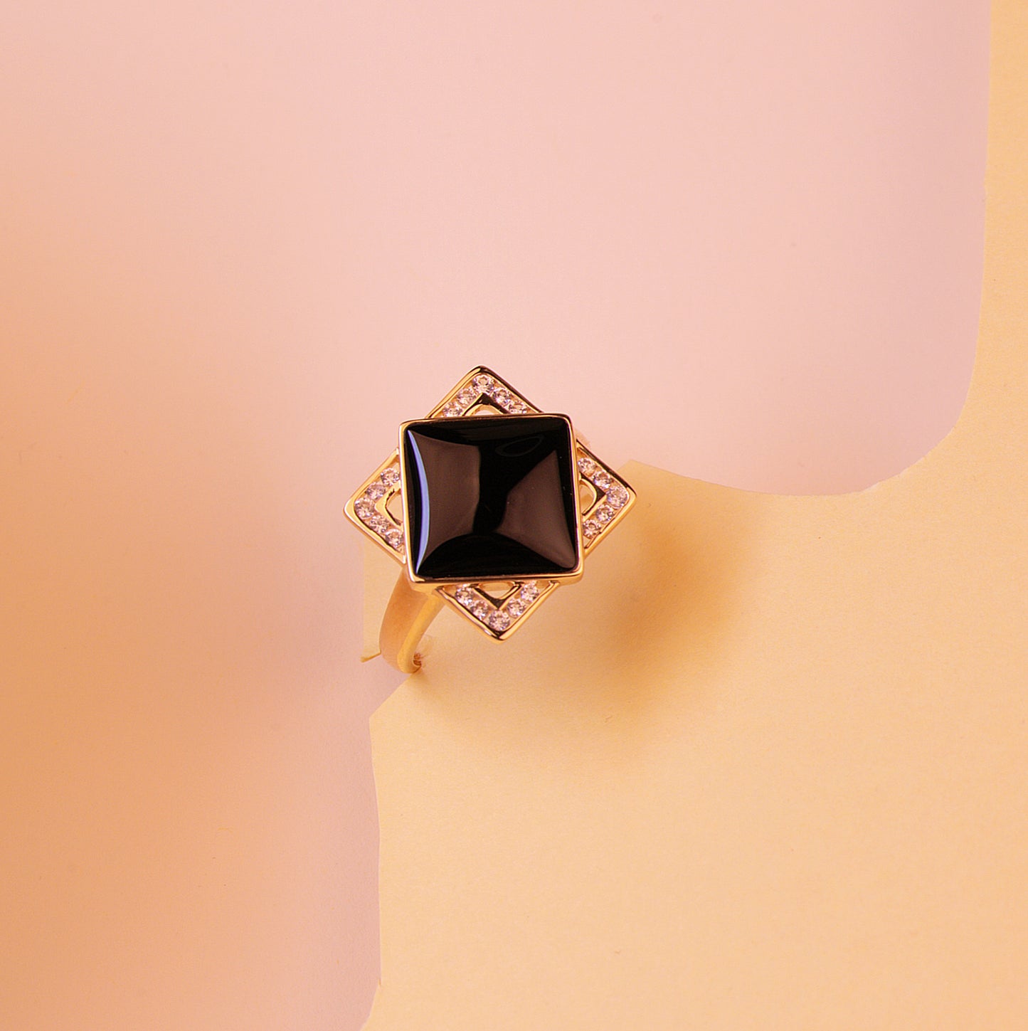 Black And White - 18K Gold Onyx Ring
