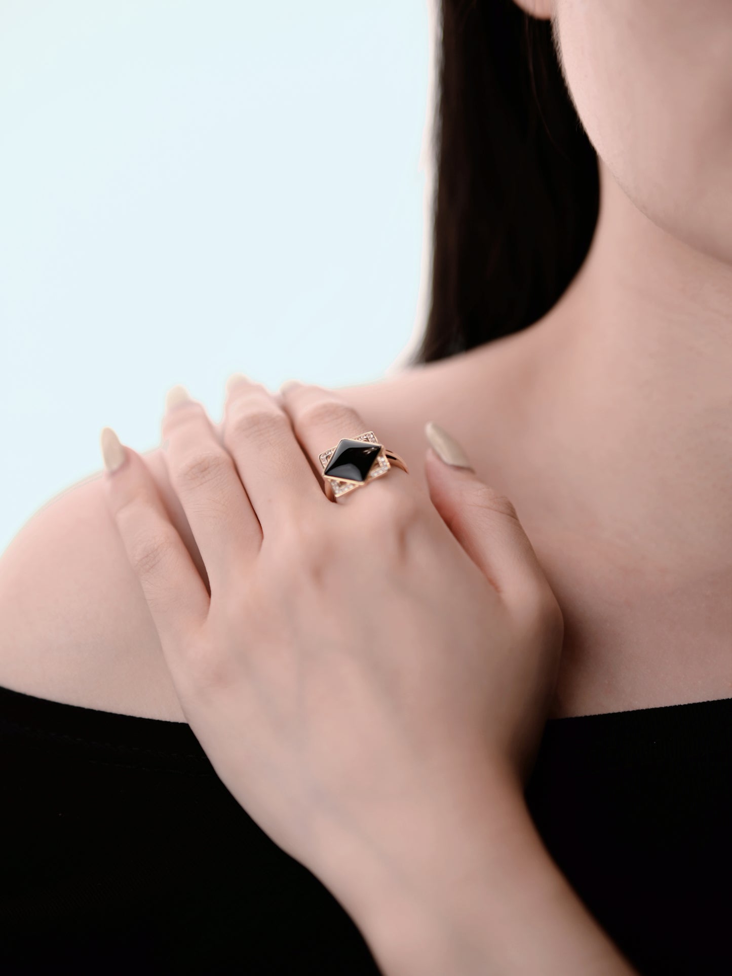 Black And White - 18K Gold Onyx Ring