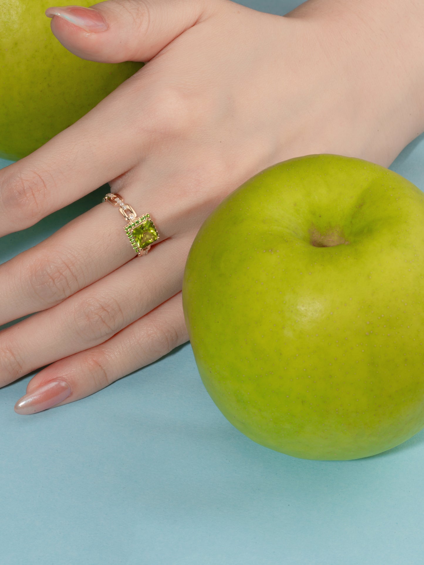 Oasis of Light | 18K Gold Peridot Ring