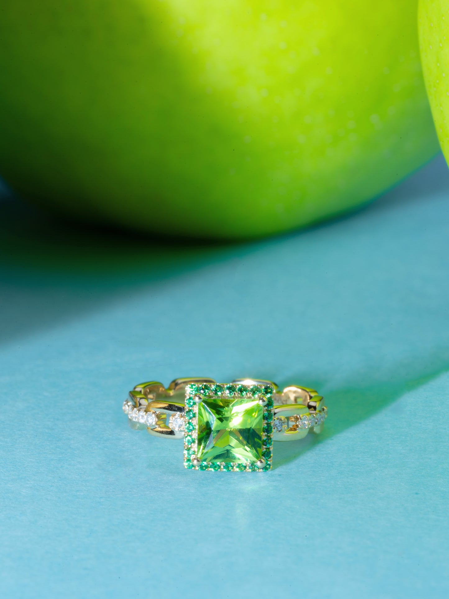 Oasis of Light | 18K Gold Peridot Ring