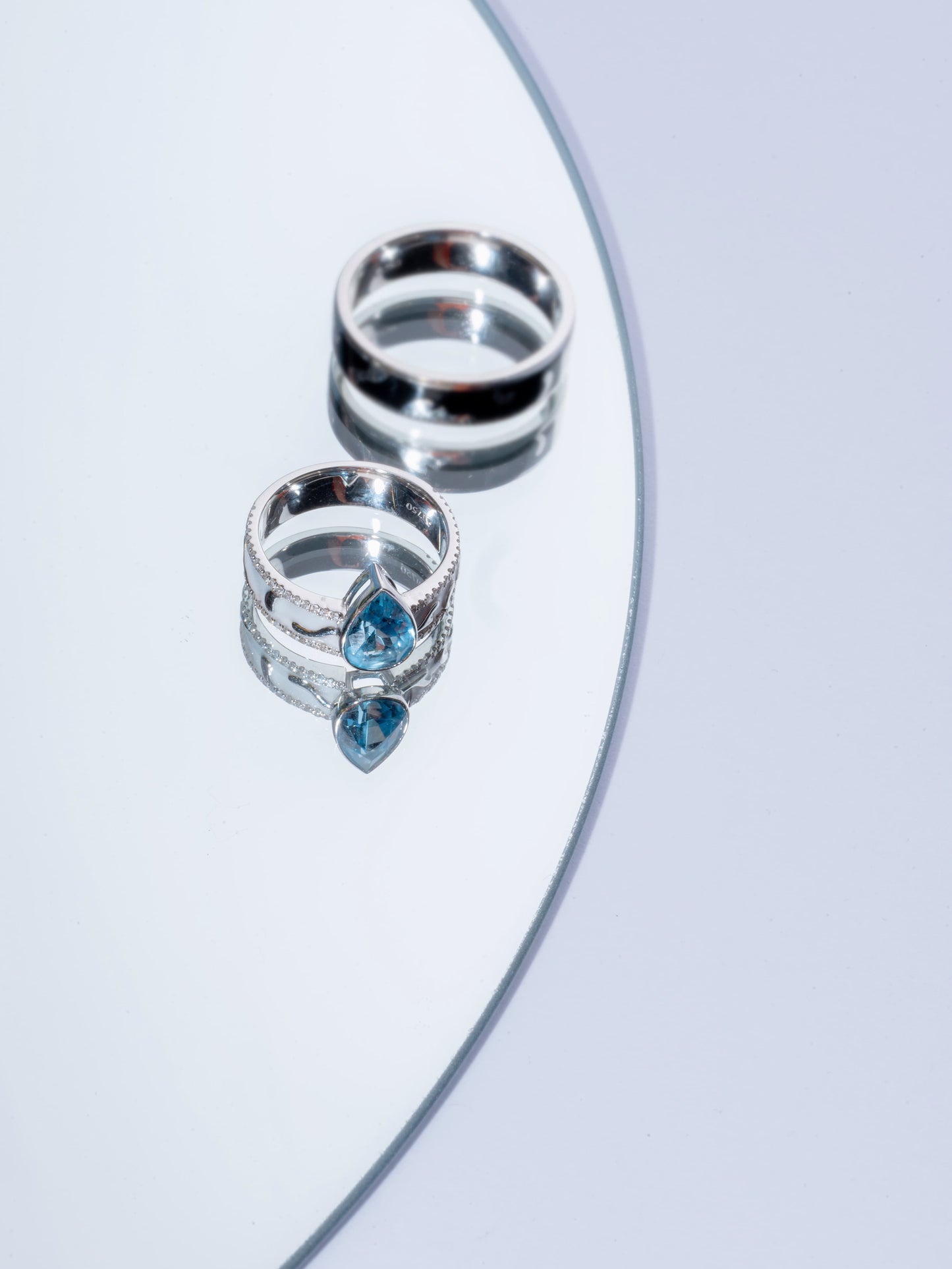 Black White Swan Whisper - 18K White Gold Enamel Ring