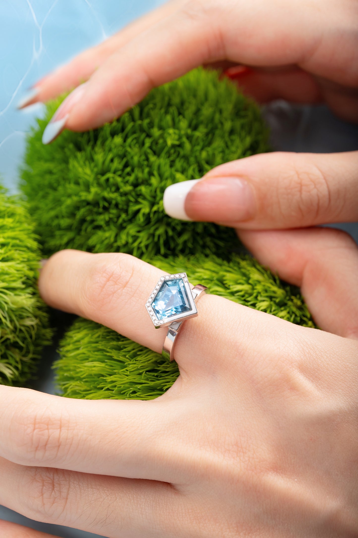 Aquamarine Vow | 18K White Gold Aquamarine Ring