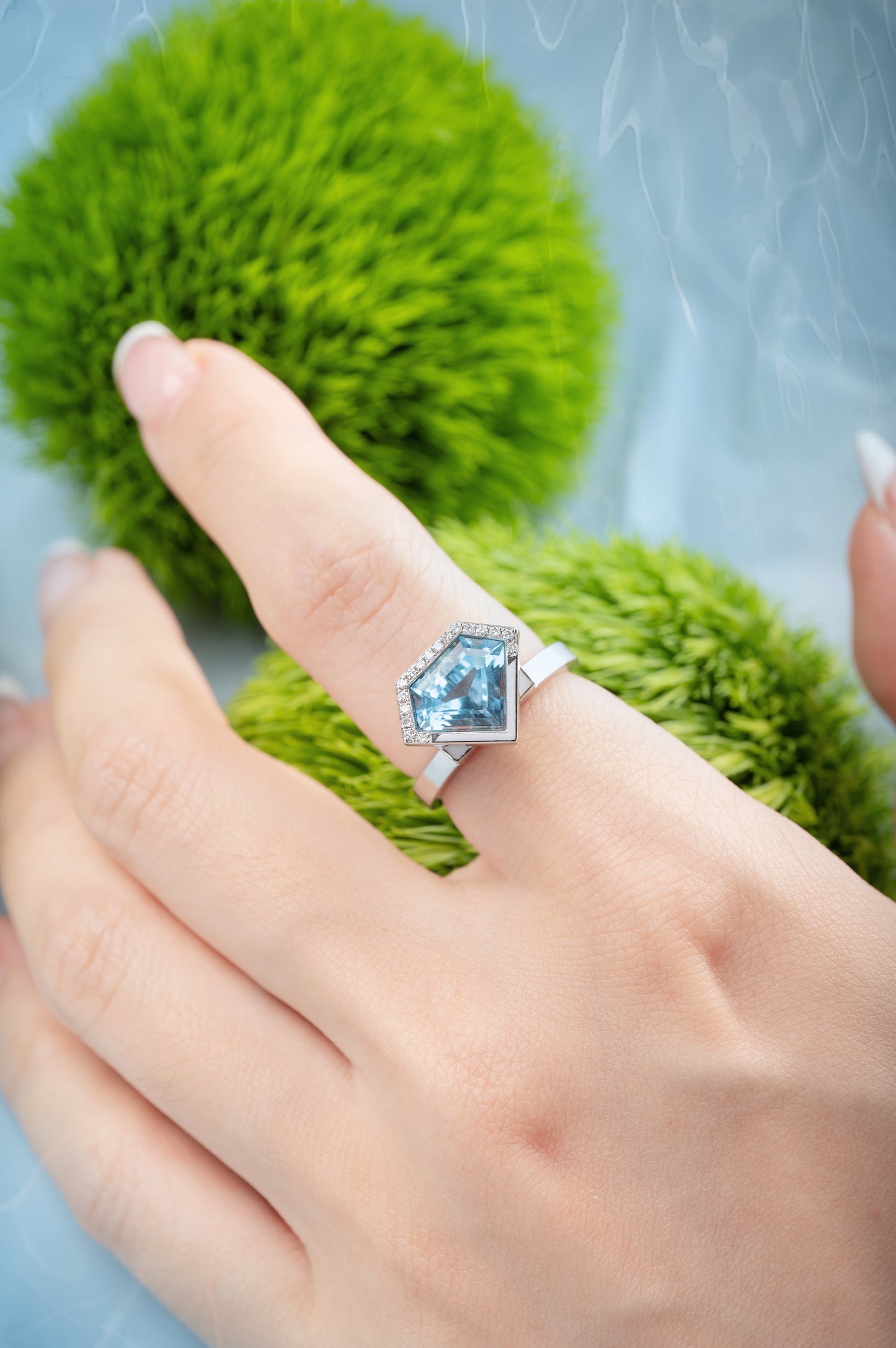 Aquamarine Vow | 18K White Gold Aquamarine Ring