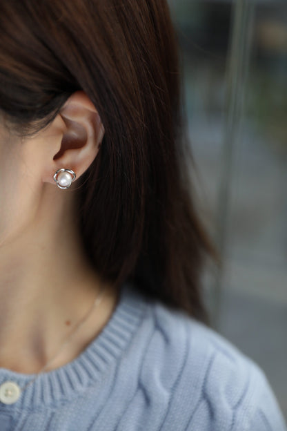 Classic Luster Pearl Studs