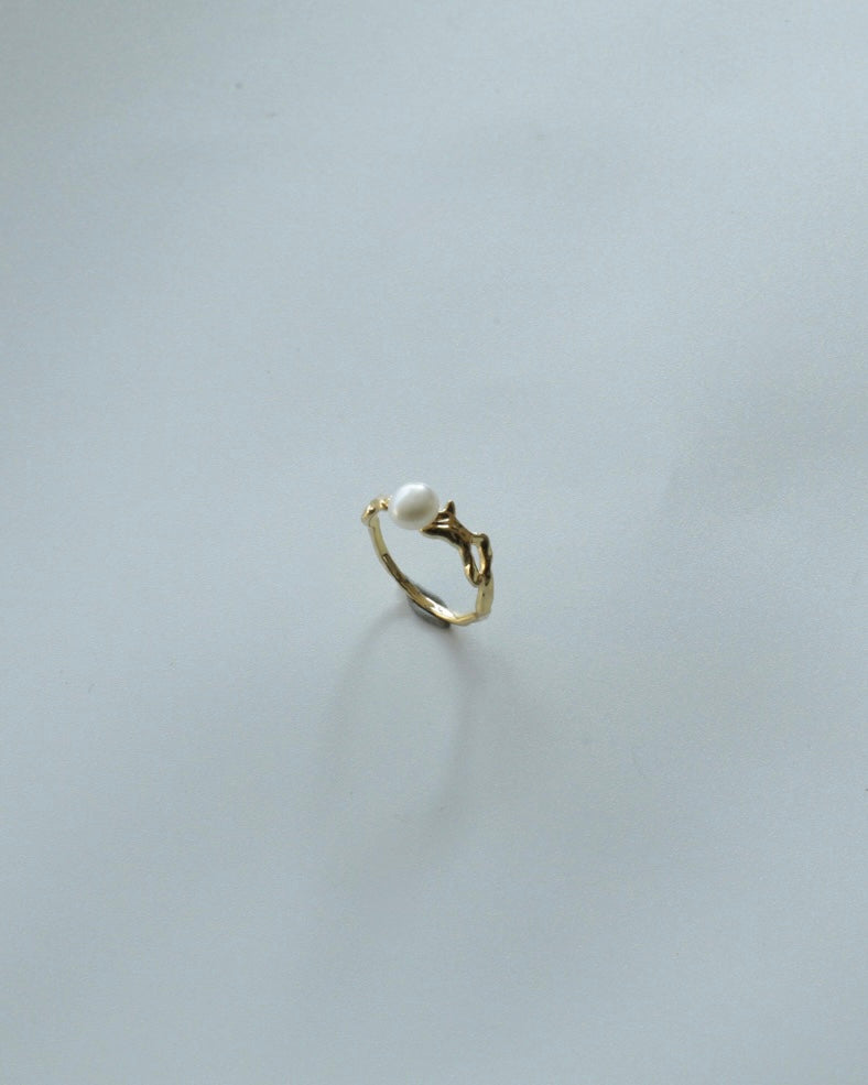 Lunar Tide Pearl Ring