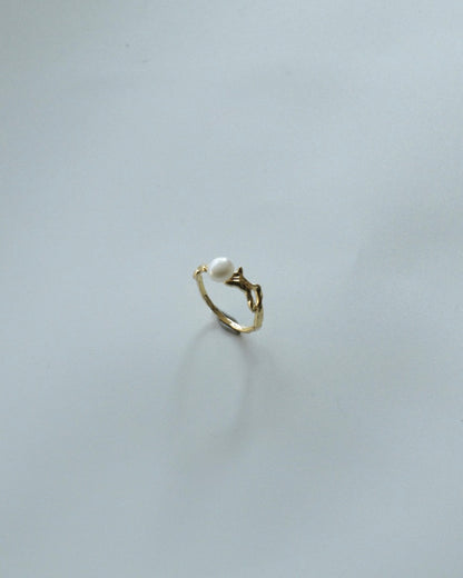 Lunar Tide Pearl Ring